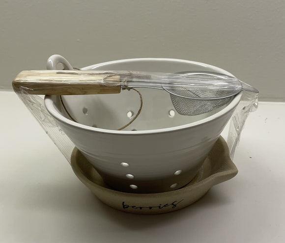 Mud Pie  - Stoneware Berry Strainer Set